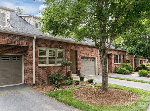 176 B Wash Creek Drive, Hendersonville, NC 28739