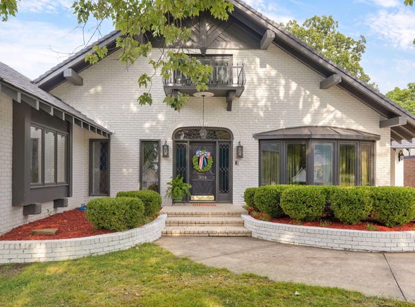 304 S Elliott Avenue, Aurora, MO 65605
