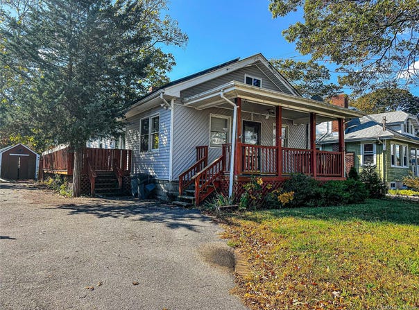 38 W Smith Street, Amityville, NY 11701