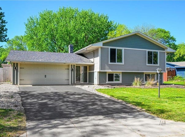 1501 E 131st Street, Burnsville, MN 55337