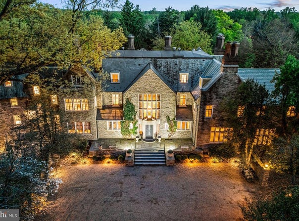 220 RAVENSCLIFF RD, WAYNE, PA 19087