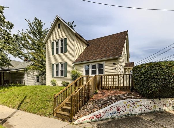 1218 W Powers Street, Muncie, IN 47302