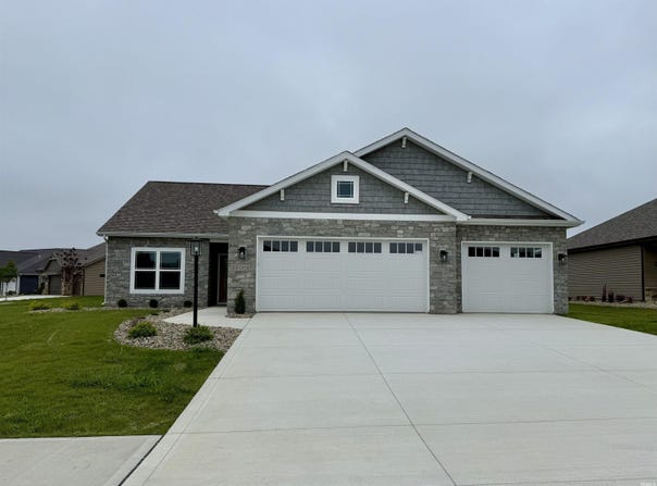 2001 Bogey Court, Auburn, IN 46706-8800