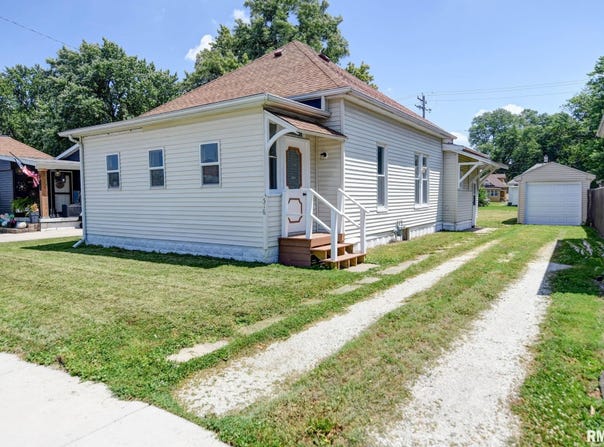 516 N PAWNEE Street, Taylorville, IL 62568