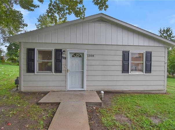 1308 L Street, Atchison, KS 66002