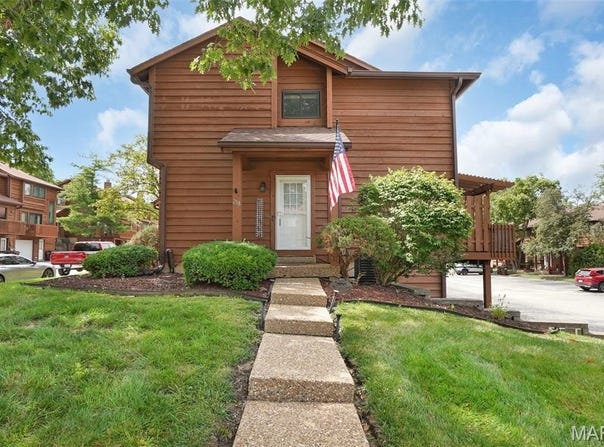 218 Cedar Grove Drive, St Charles, MO 63304