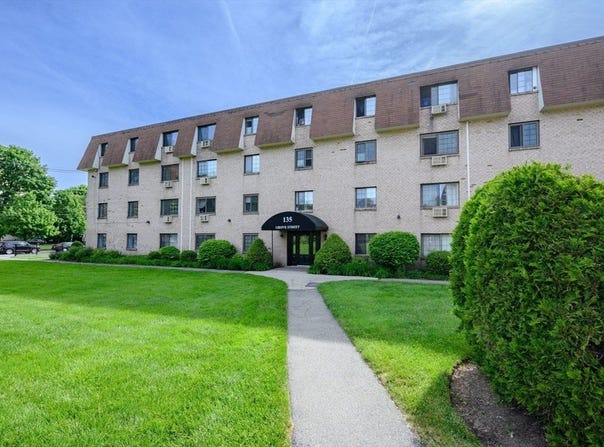 135 Grove St, Rockland, MA 02370