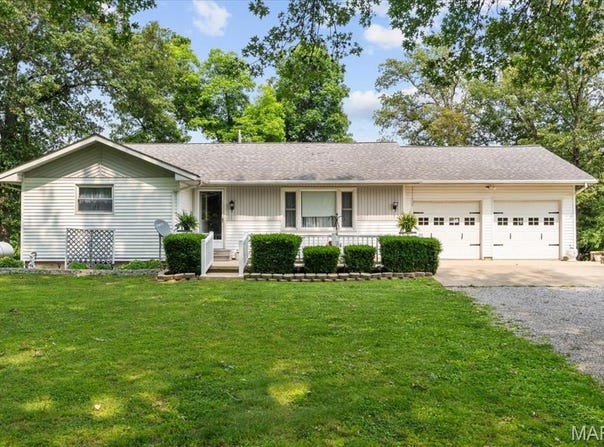 17 Wood Drive, Boulder, IL 62231