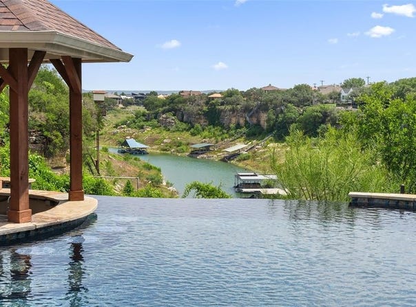 22126 Briarcliff Drive, Spicewood, TX 78669
