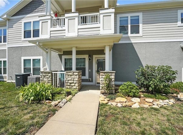 11711 S Roundtree Street, Olathe, KS 66061