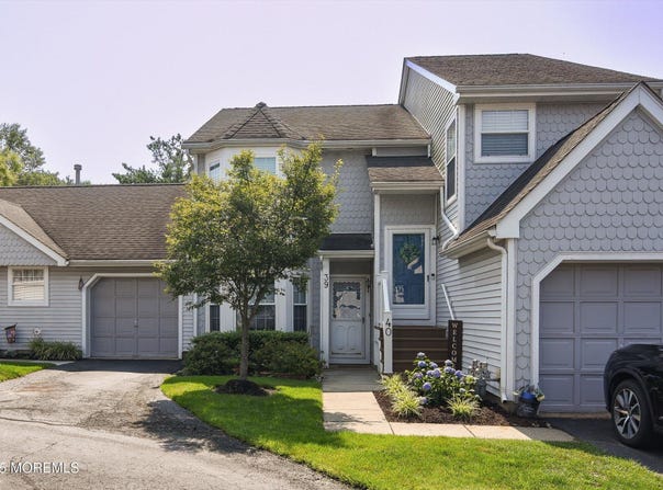 39 Poplar Place, Freehold, NJ 07728
