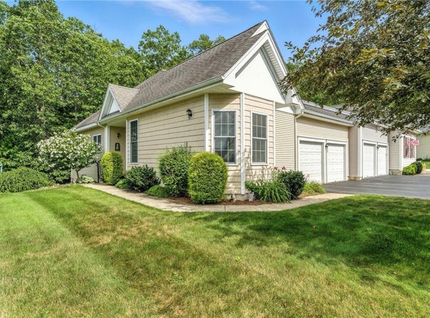 35 Andrews Drive, Uxbridge, MA 01569