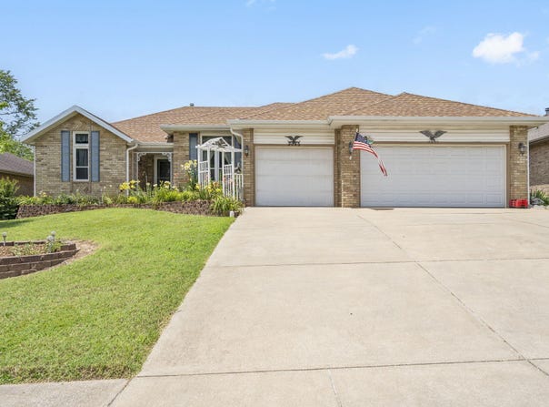 3045 S Palisades Drive, Springfield, MO 65807