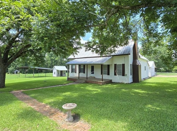 903 Maple Ave, Cushing, TX 75760