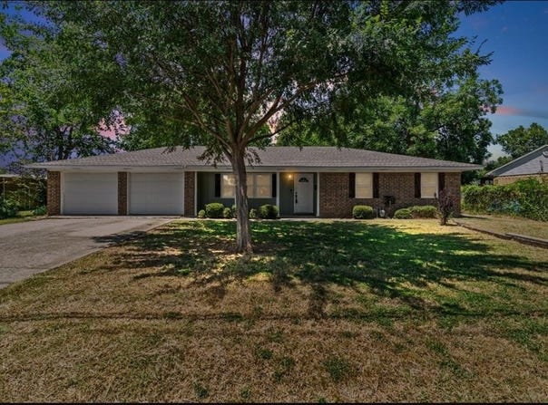 496 W Jefferson Street, Van Alstyne, TX 75495