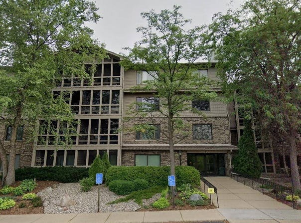3801 W 98th St, Bloomington, MN 55431