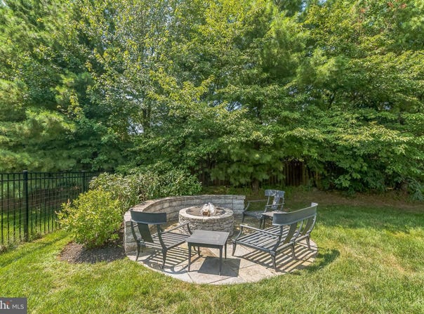 392 LANGBERG LANE, AMBLER, PA 19002