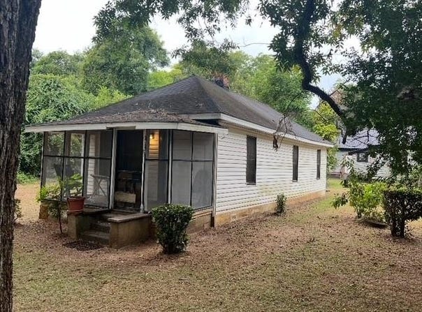 1123 Peach Street, Perry, GA 31069