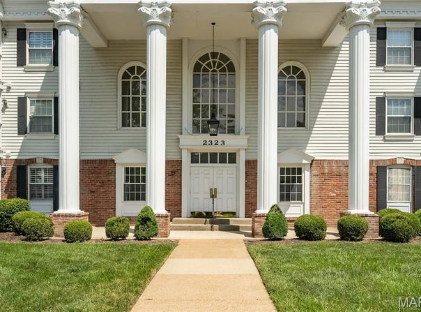 2323 Manor Grove Drive, Chesterfield, MO 63017