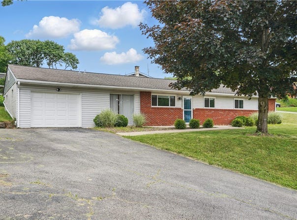 218 Longview Drive, Manor, PA 15642