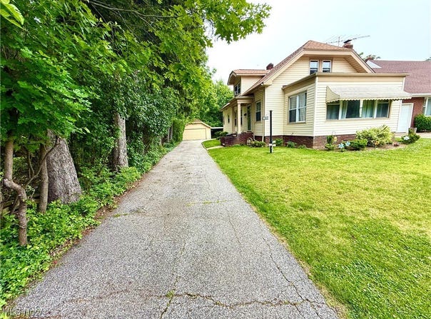 1965 E 221st Street, Euclid, OH 44117
