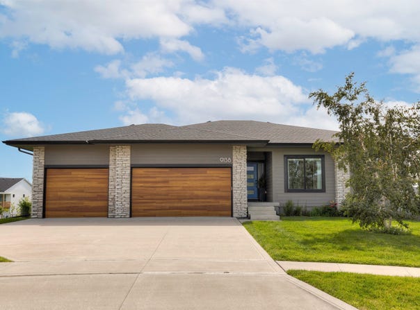 9138 Moonseed Court, West Des Moines, IA 50266