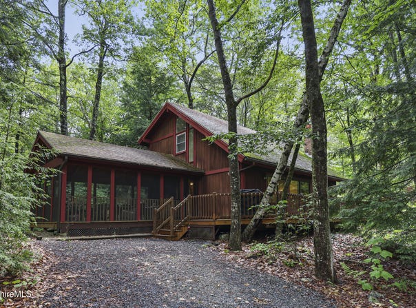 545 Leisure Lee Rd, Lee, MA 01238