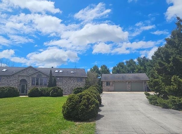 E7009 Jackson Rd, Algoma, WI 54201
