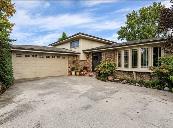 8740 W 99th Street, Palos Hills, IL 60465