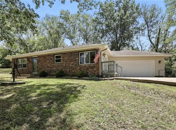 31785 Outlook Drive, Excelsior Springs, MO 64024