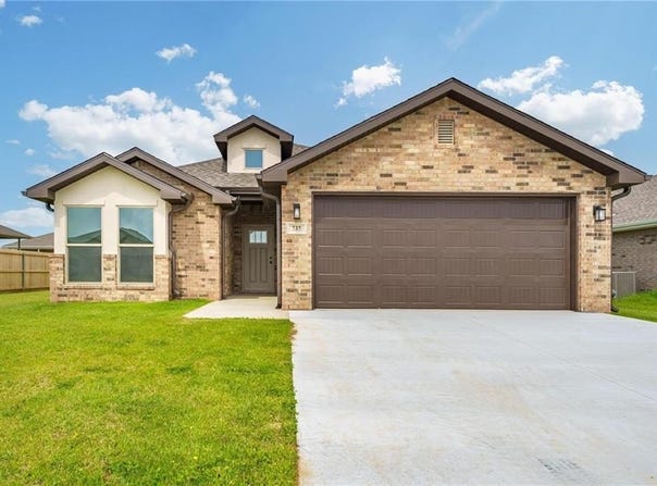737 Lewis  ST, Pea Ridge, AR 72751