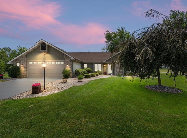 10028 Winding Shores Drive, New Haven, IN 46774-2810