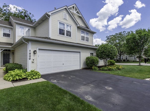 2896 Falling Waters Lane, Lindenhurst, IL 60046