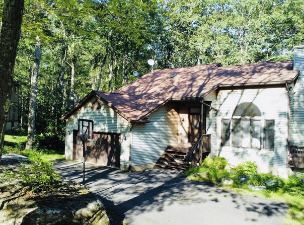 115 Willow Drive, Lords Valley, PA 18428
