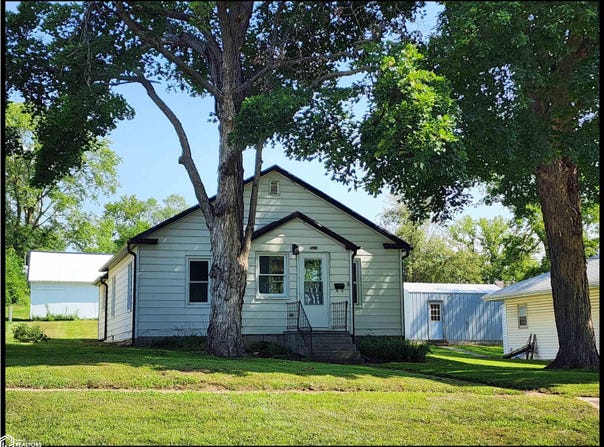 512 E Washington Street, Exira, IA 50076