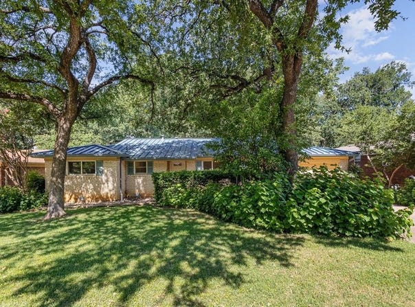 712 Oakwood Drive, Euless, TX 76040