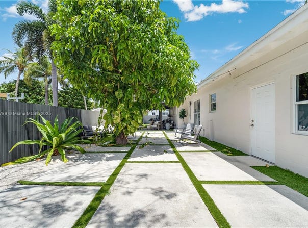 1245 NE 154th St, North Miami Beach, FL 33162