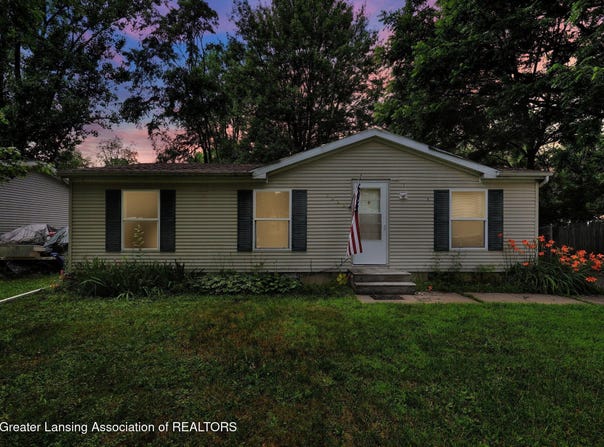 5222 Lark Circle, Lansing, MI 48911