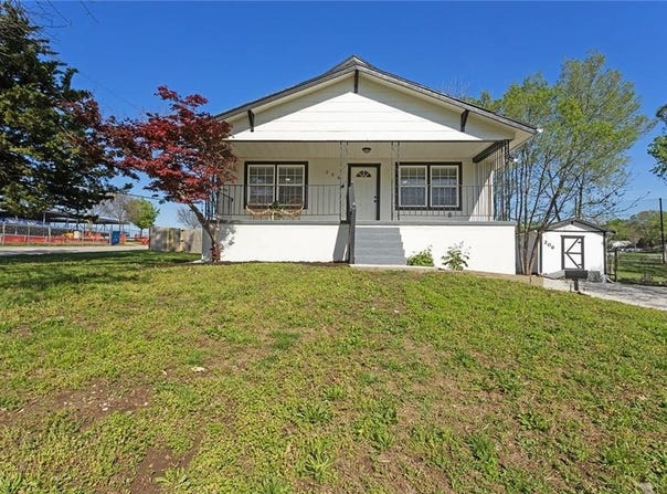 206 SW 22nd Street, Blue Springs, MO 64015