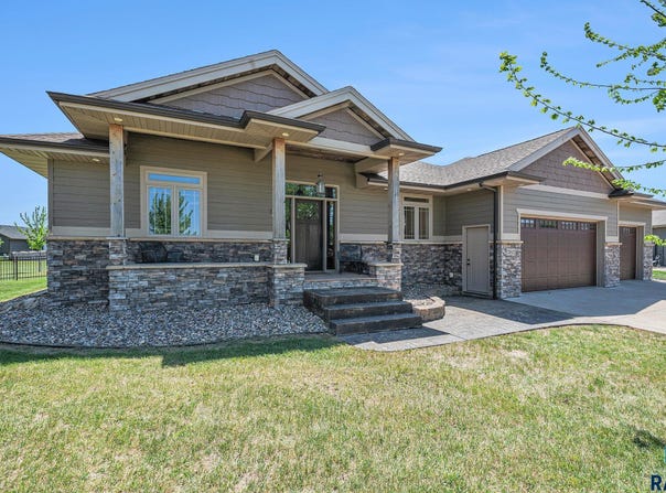 7812 Tuscan Club Cir, Sioux Falls, SD 57108