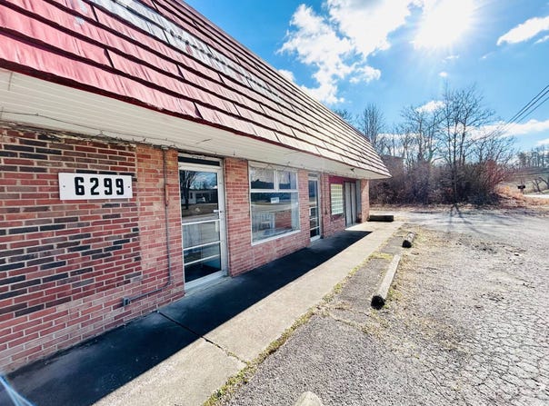 6299 US-421 N., Grey Hawk, KY 40447