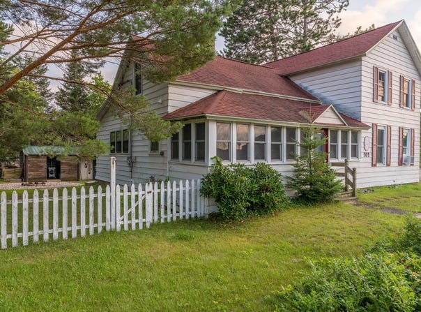 302 PINE ST E, Eagle River, WI 54521