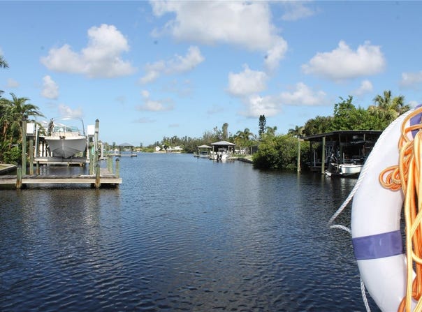 817 BLUE HERON BOULEVARD, RUSKIN, FL 33570