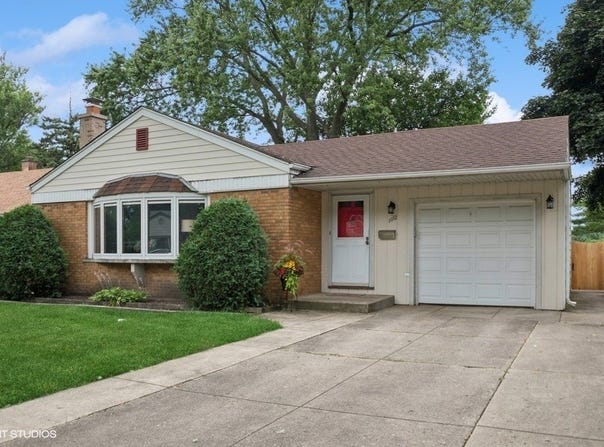 1052 Alfini Drive, Des Plaines, IL 60016