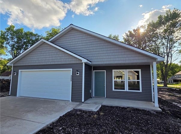 618 N Bates Street, Adrian, MO 64720