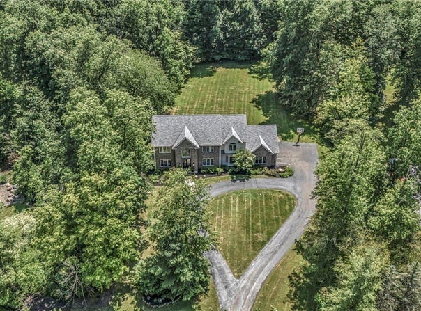 103 Champion Lane, Chagrin Falls, OH 44022