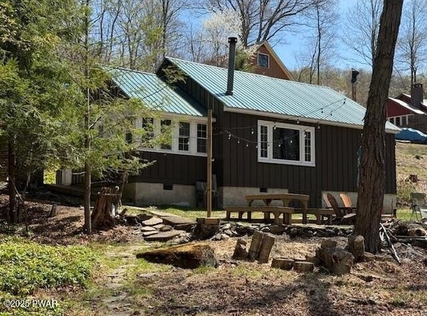 116 Beechwood Cove Road, Greentown, PA 18426