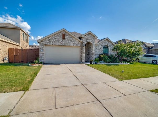 3125 Blacksmith Lane, Forney, TX 75126