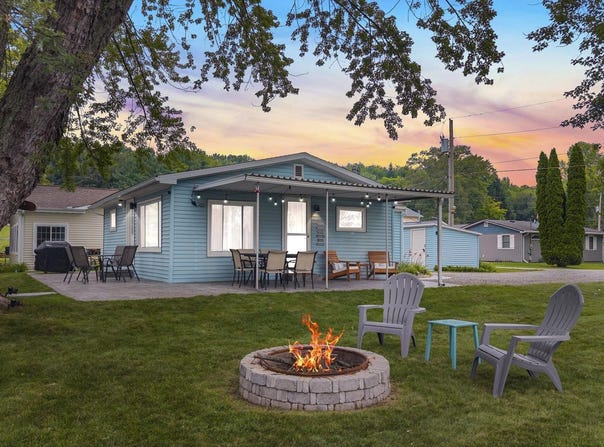 7250 S 180 E Road, Wolcottville, IN 46795