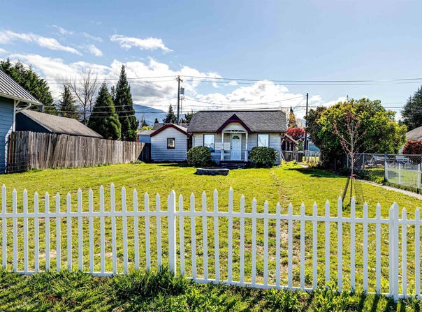 216 E 9th Street, Port Angeles, WA 98362